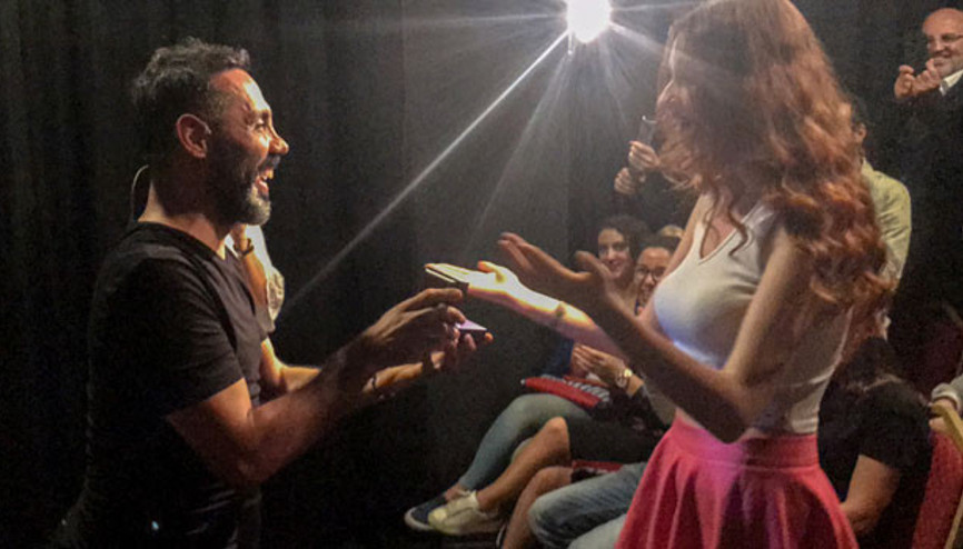 Ünlü oyuncudan sahnede evlenme teklifi