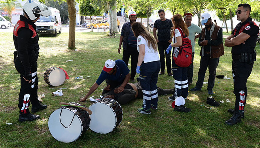 Davulcular sağlıkçılara karşı.. Ben bunu nasıl iyi edeceğimi biliyorum