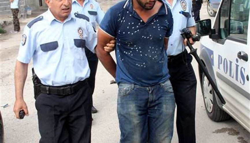 Adana’da ‘Cono’lar ortalığı birbirine kattı