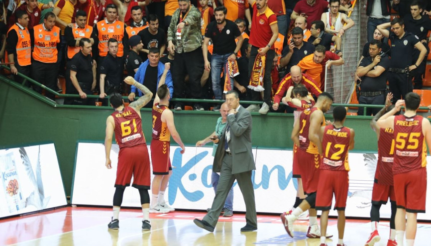 Çekişmeli geçen maç Galatasarayın