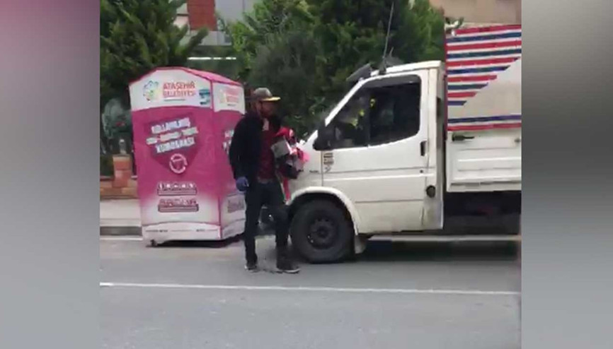 Ataşehir Belediyesi’nin, ihtiyaç sahipleri için kurduğu giysi kumbaraları soyuldu Ataşehir Belediyesi’nin, ihtiyaç sahipleri için kurduğu giysi kumbaraları soyuldu