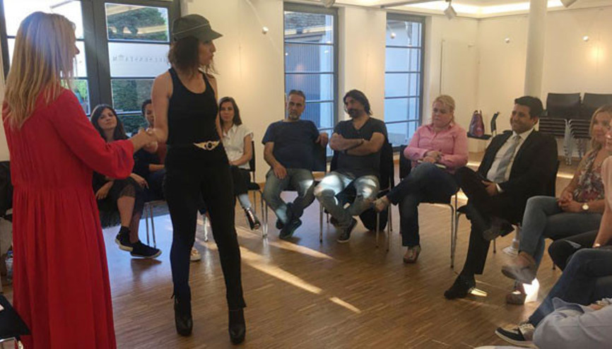 Tiyatrocu adaylarına etkili iletişimi anlattı