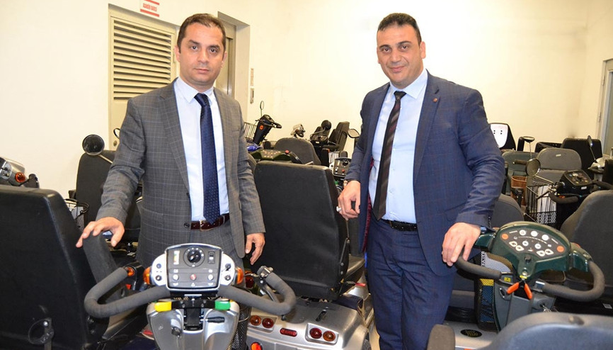 Hollandalı iki gurbetçi, Samsun’a 76 akülü engelli aracı gönderdi