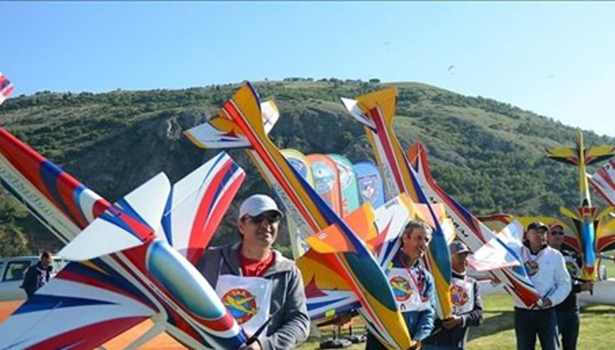 Model uçaklar Eskişehirde yarıştı