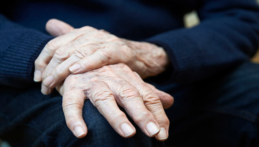 Ellerdeki titreme parkinson belirtisi olabilir