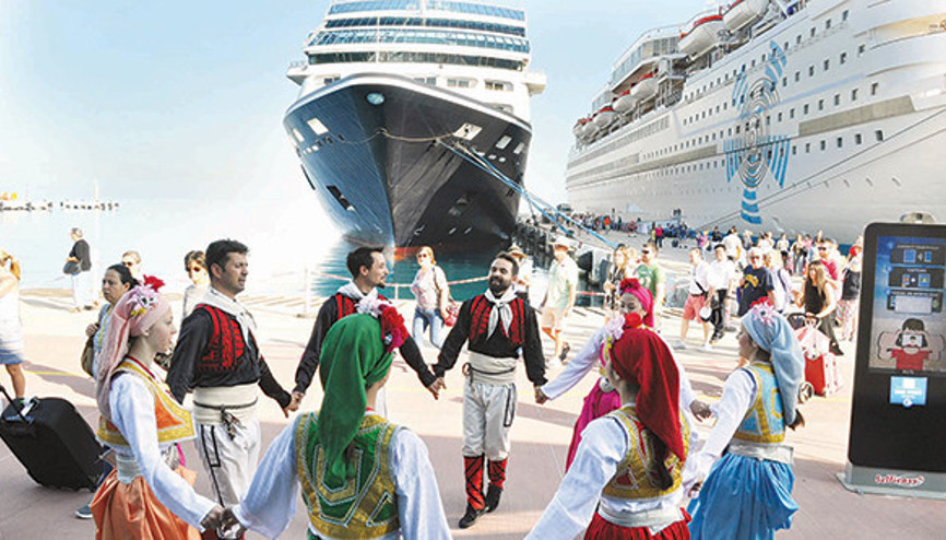 Kuşadası’nda gemi mutluluğu