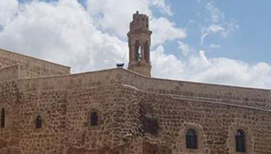 Midyatta manastırın çan kulesine yıldırım düştü Midyatta manastırın çan kulesine yıldırım düştü