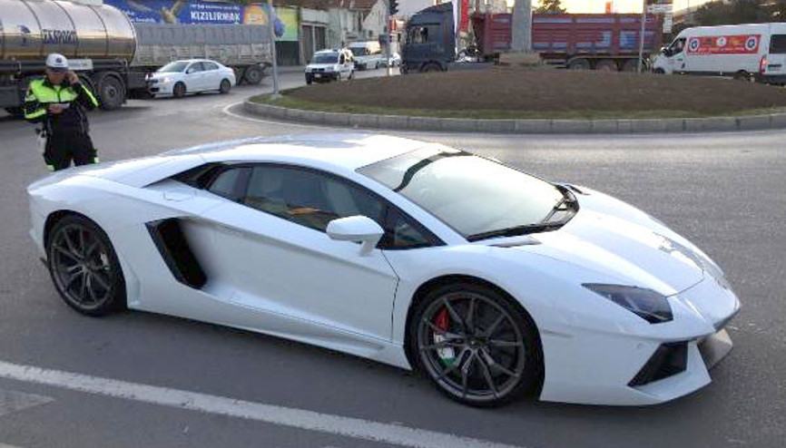 Lüks otomobili, polise şikayet ettiler