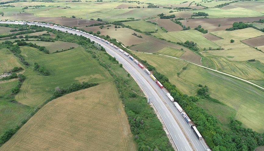 Kapıkule’de 30 kilometrelik tır kuyruğu