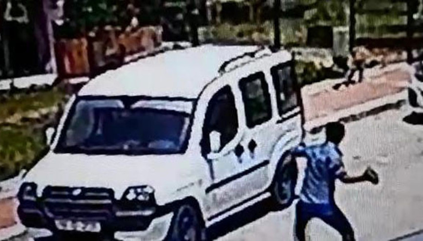 Alacağı olduğunu iddia ettiği kişinin aracını yaktı