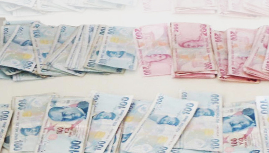 İçi para dolu yastığı yanlışlıkla çöpe attı