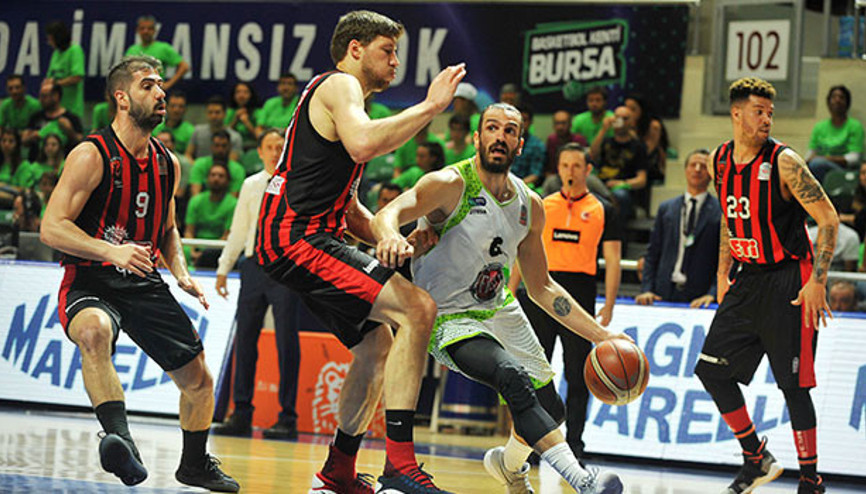 İlk maçta fark attı