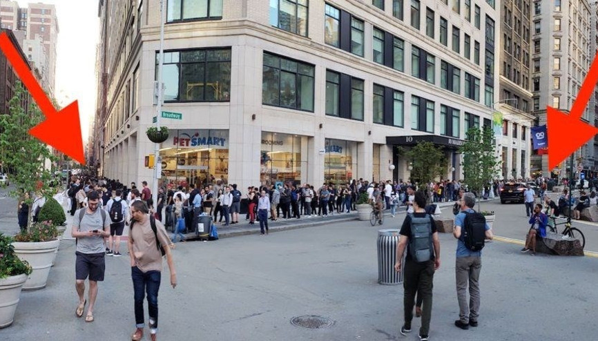 iPhone katili telefon için metrelerce kuyruk oluştu, insanlar bekliyor