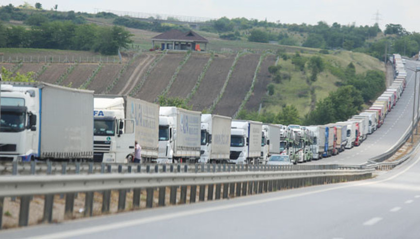 Kapıkule’de 15 kilometrelik tır kuyruğu