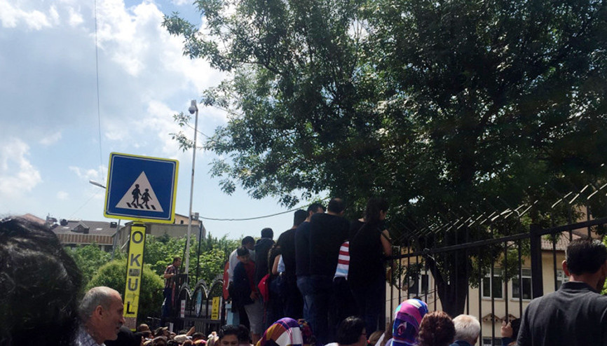 LGS velilerinden ‘görüşememe’ tepkisi LGS velilerinden ‘görüşememe’ tepkisi