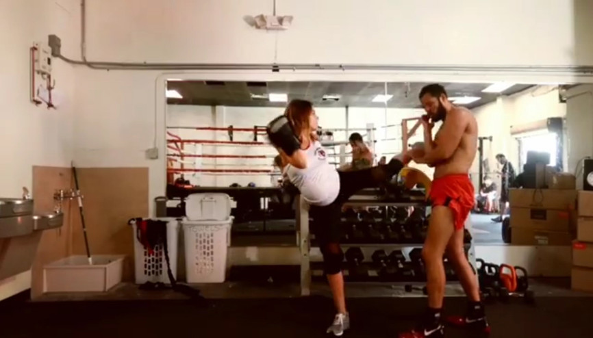 Doğuma günler kala ringe çıktı