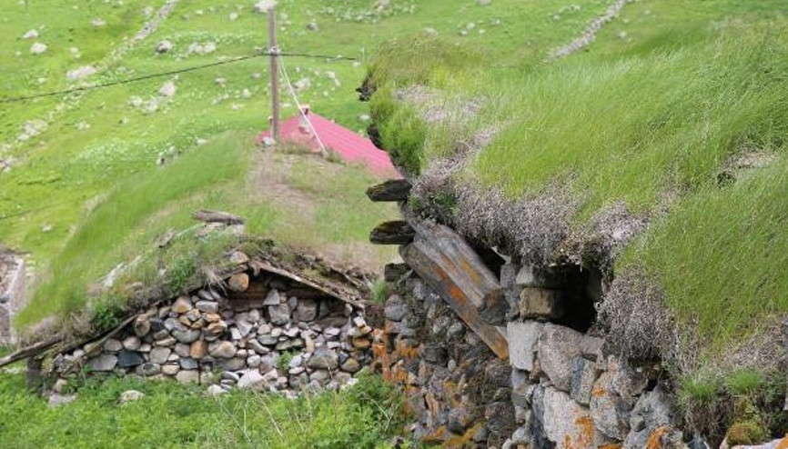 Rize’deki bu evlerin çatısı şaşırtıyor