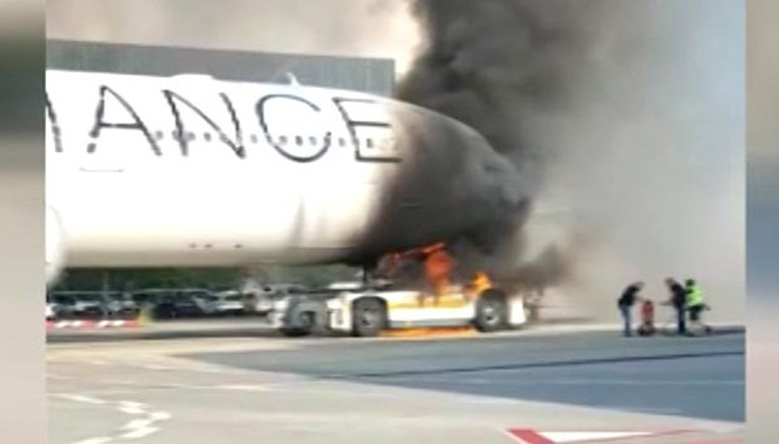 Frankfurt Havalimanında bir uçakta yangın çıktı Frankfurt Havalimanında bir uçakta yangın çıktı