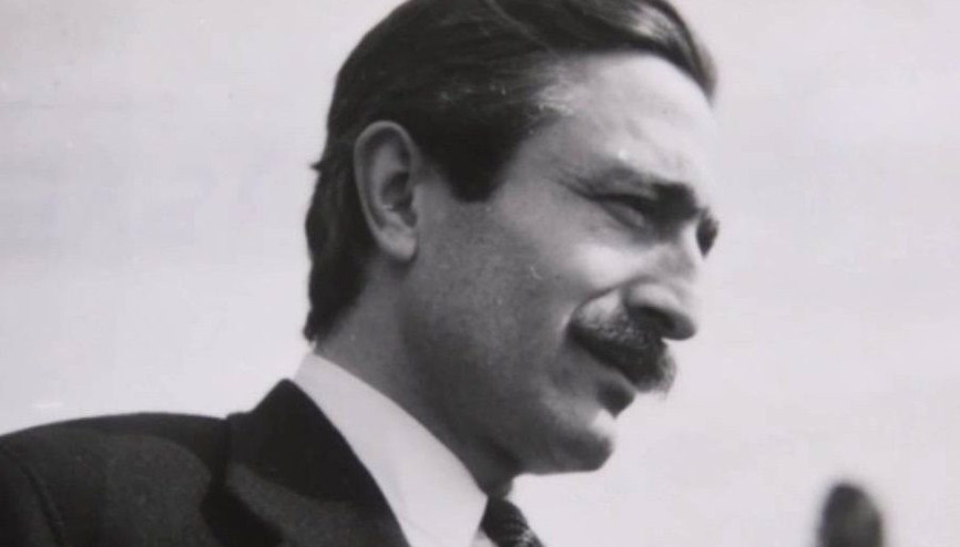 Özdemir Asaf kimdir Özdemir Asaf şiirleri ile anılıyor