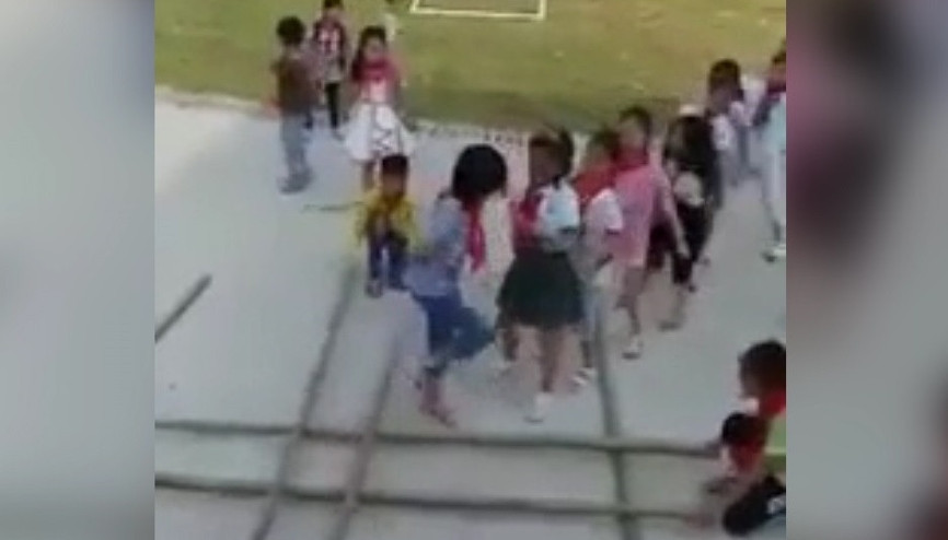 Hem eğlenip hem takım çalışması öğrenen çocuklar