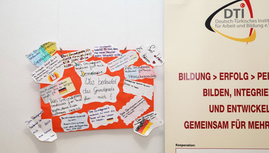 Alman anayasası konulu afiş sergisi Alman anayasası konulu afiş sergisi