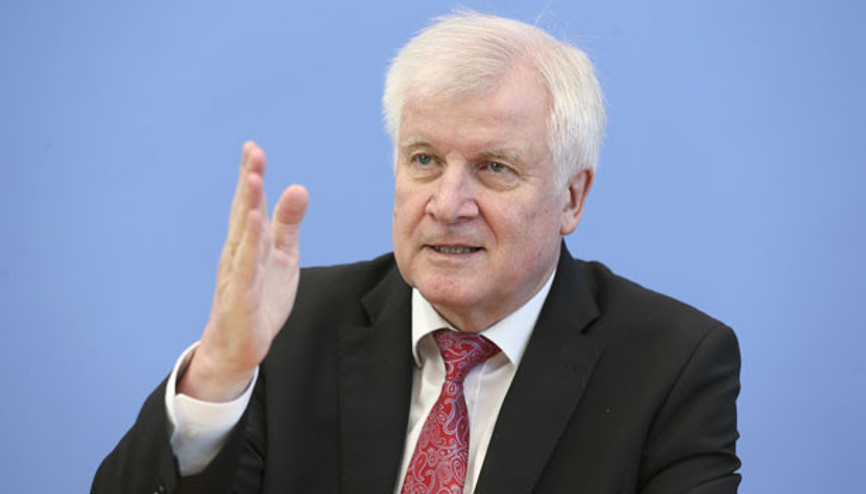 İçişleri Bakanı Seehofer geleneği bozdu