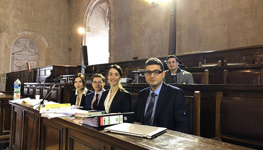 Bilgi Hukuk takımı Avrupa şampiyonu Bilgi Hukuk takımı Avrupa şampiyonu