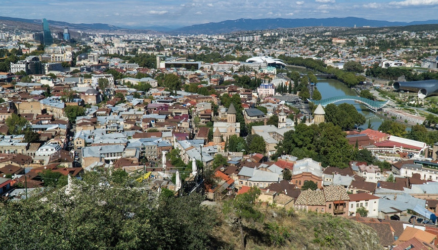 36 saatte Tiflis