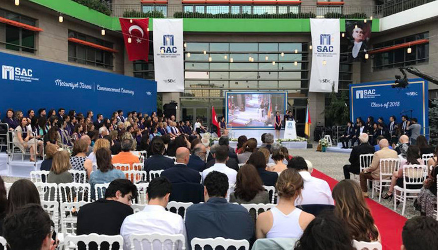 Kolejde ilk mezuniyet heyecanı Kolejde ilk mezuniyet heyecanı