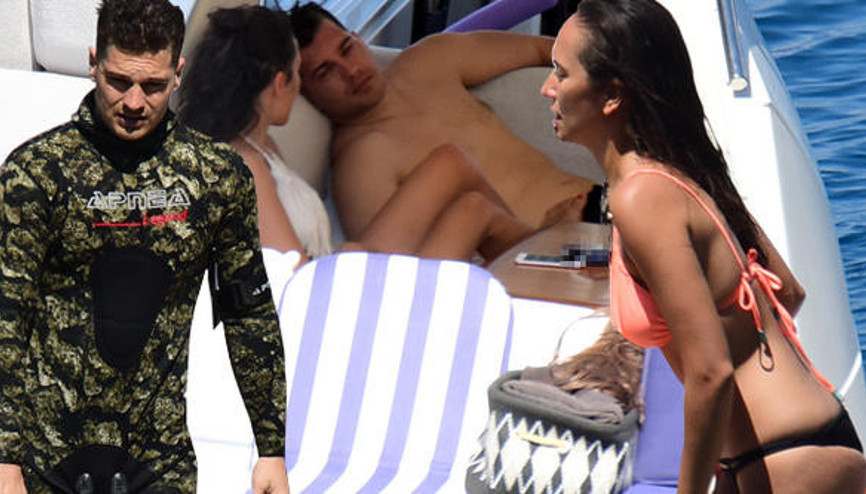 Biri yüzdü diğeri daldı