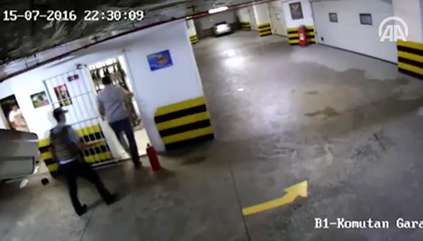 Darbeciler silah ve mühimmatı böyle yağmaladı