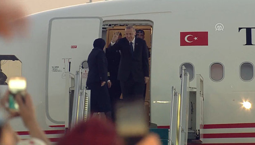 Cumhurbaşkanı Erdoğanı taşıyan TC-ANK adlı uçak, üçüncü havalimanına ilk inişi yaptı Cumhurbaşkanı Erdoğanı taşıyan TC-ANK adlı uçak, üçüncü havalimanına ilk inişi yaptı