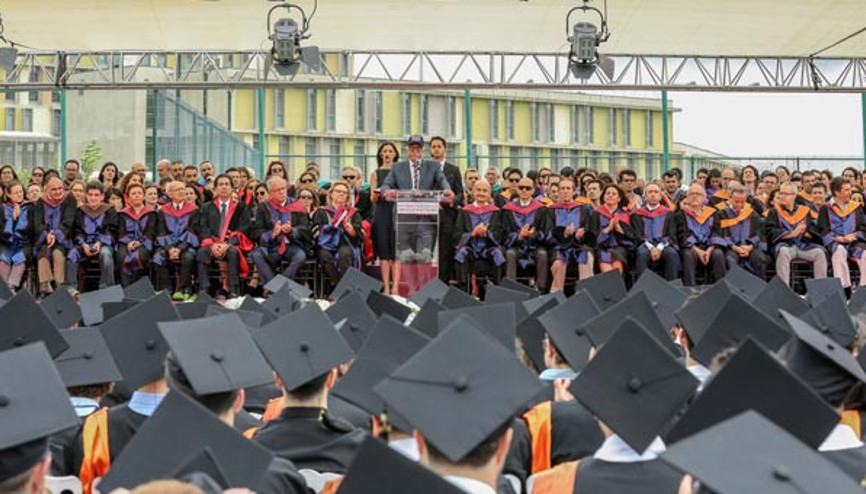 Özyeğin Üniversitesinde mezuniyet heyecanı