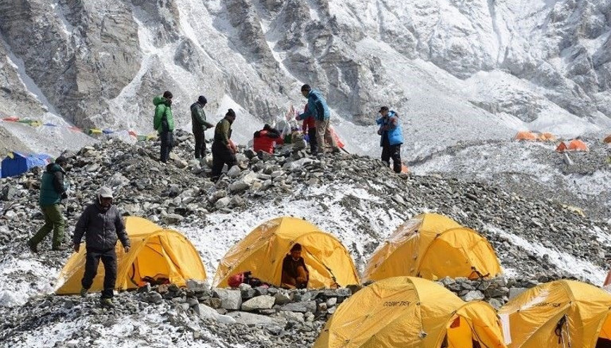 Dünyanın zirvesi Everestte çöple mücadele