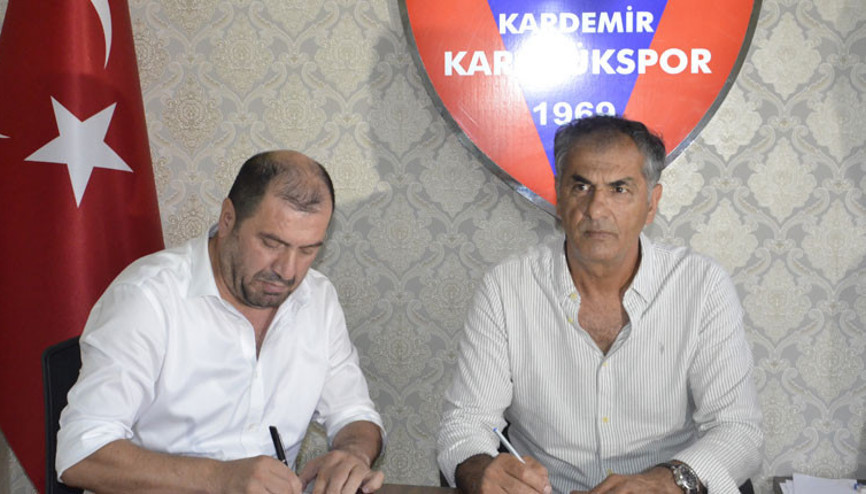 Burak Yılmazın babası Fikret Yılmaz Karabüksporun yeni teknik direktörü oldu