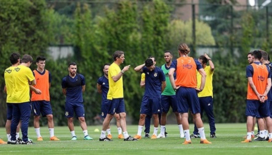 F.Bahçenin ilk idmanında bakın neler oldu Ali Koç ve Cocu...