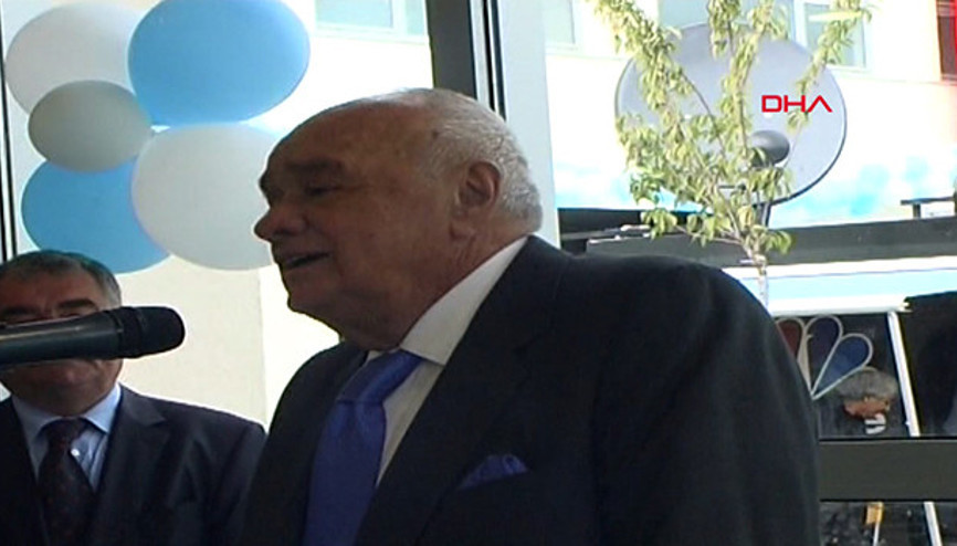 Şarık Tara hayatını kaybetti