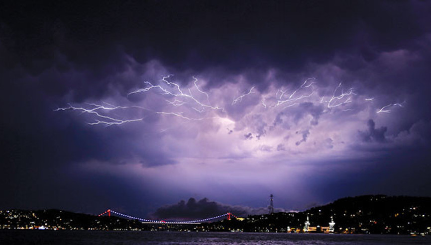 Telefonla konuşmayın banyo yapmayın... Çakıyorsa kapat