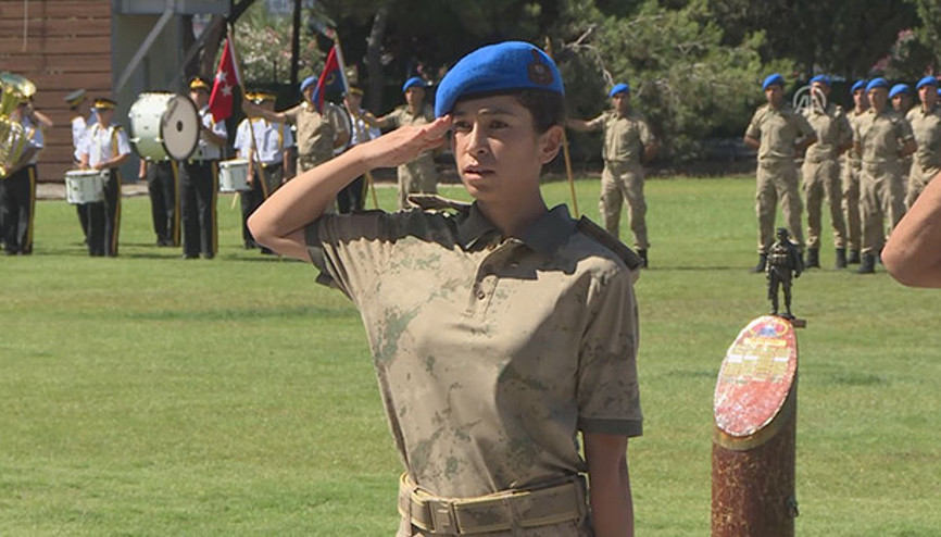 Komando okulunda kadın kursiyer birinci oldu