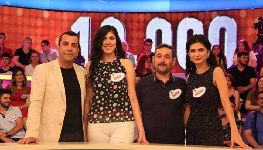 Emre Karayel ve yarışmacılar arasında eğlenceli diyaloglar..