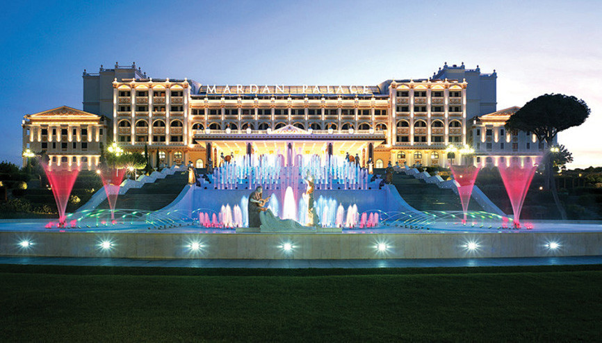 Titanic ve Maya, Mardan Palace için masaya oturdu