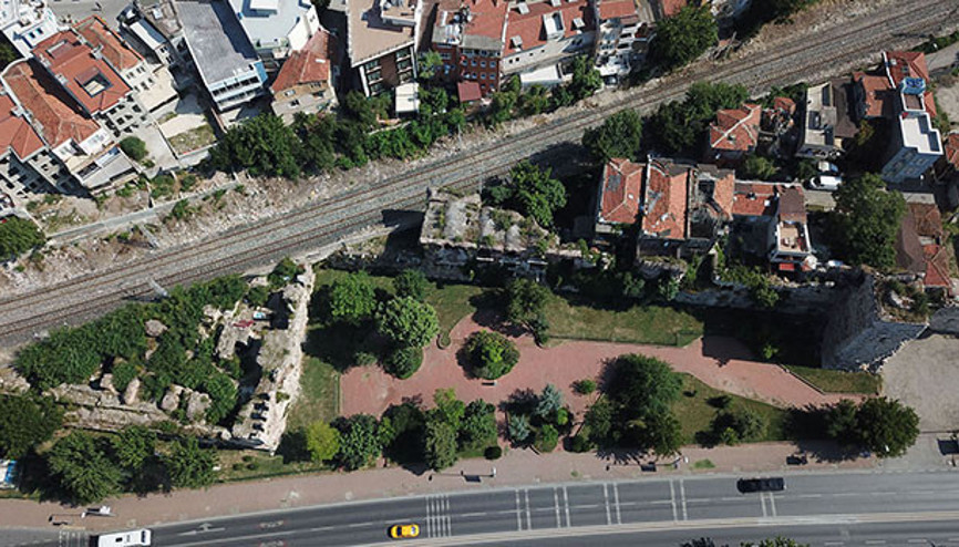 1600 yıllık Bizans Sarayı’nı defineciler delik deşik etti 1600 yıllık Bizans Sarayı’nı defineciler delik deşik etti