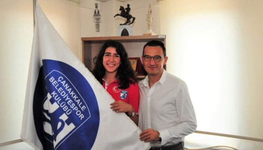 Dragan Nesic ve smaçör Melis Durul Çanakkale Belediyesporda