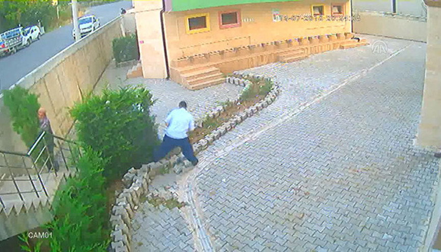 Cemaat namazdayken 12 dakikada 31 ağaç kesildi Cemaat namazdayken 12 dakikada 31 ağaç kesildi