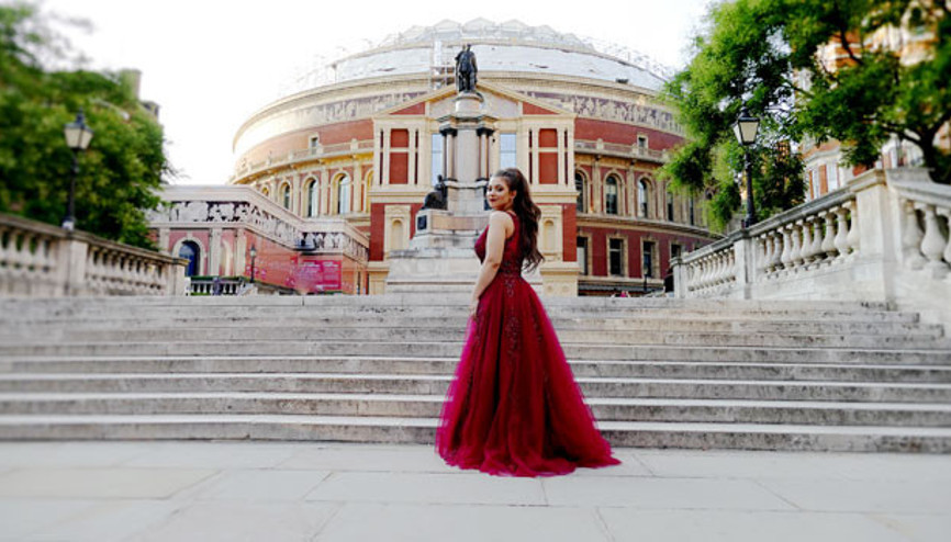 Lara Melda, Royal Albert Hall’de çaldı