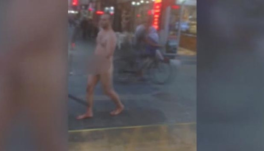 Naked murder suspect terrorizes Istanbul street with knife