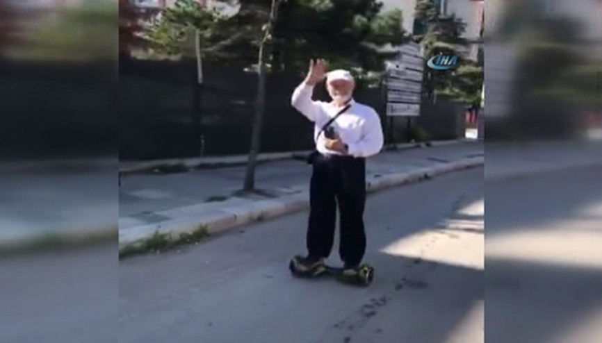 Yaşlı adamın hoverboard keyfi