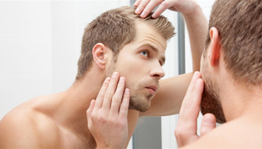 Genç erkekler yeni başlayan saç kayıplarını erteleyebilirler mi