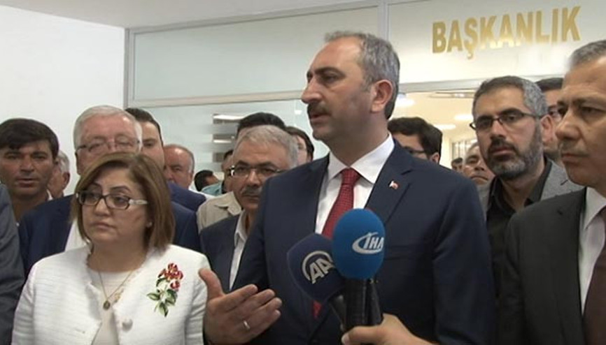 İngiltere’nin Akın İpek kararına hükümetten ilk tepki