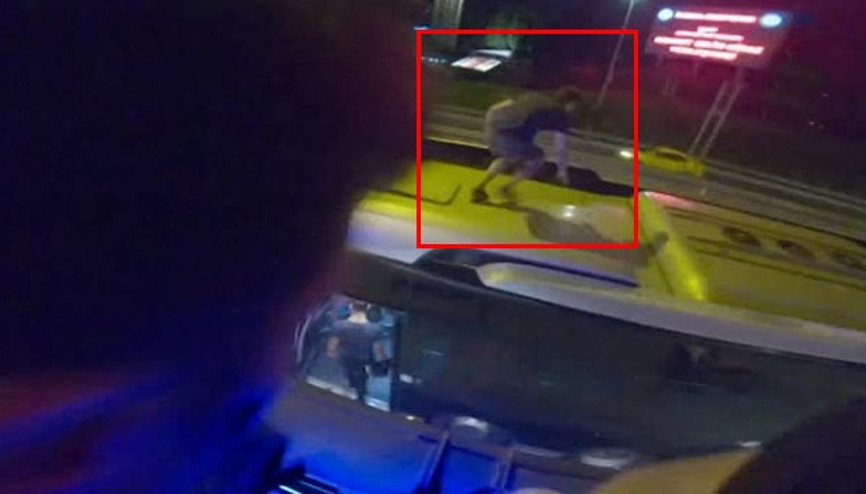 Ukrayna uyruklu gençler metrobüsün üzerinde 5 durak gitti